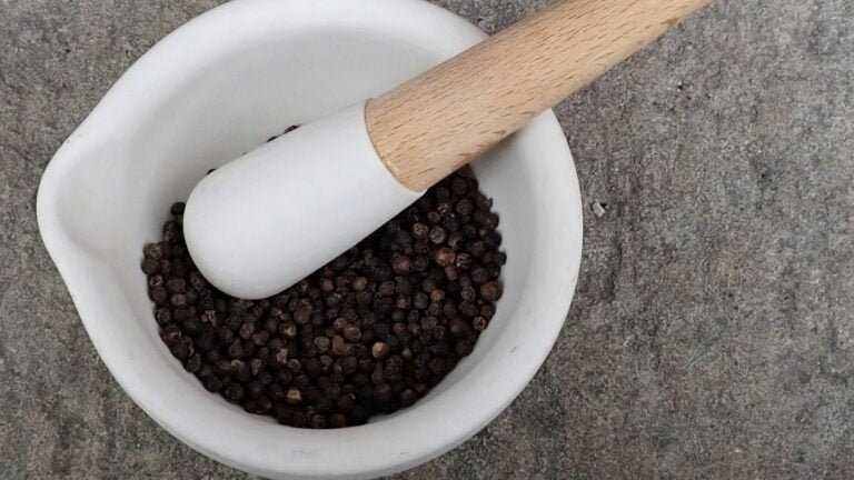 black pepper in pester and mortar