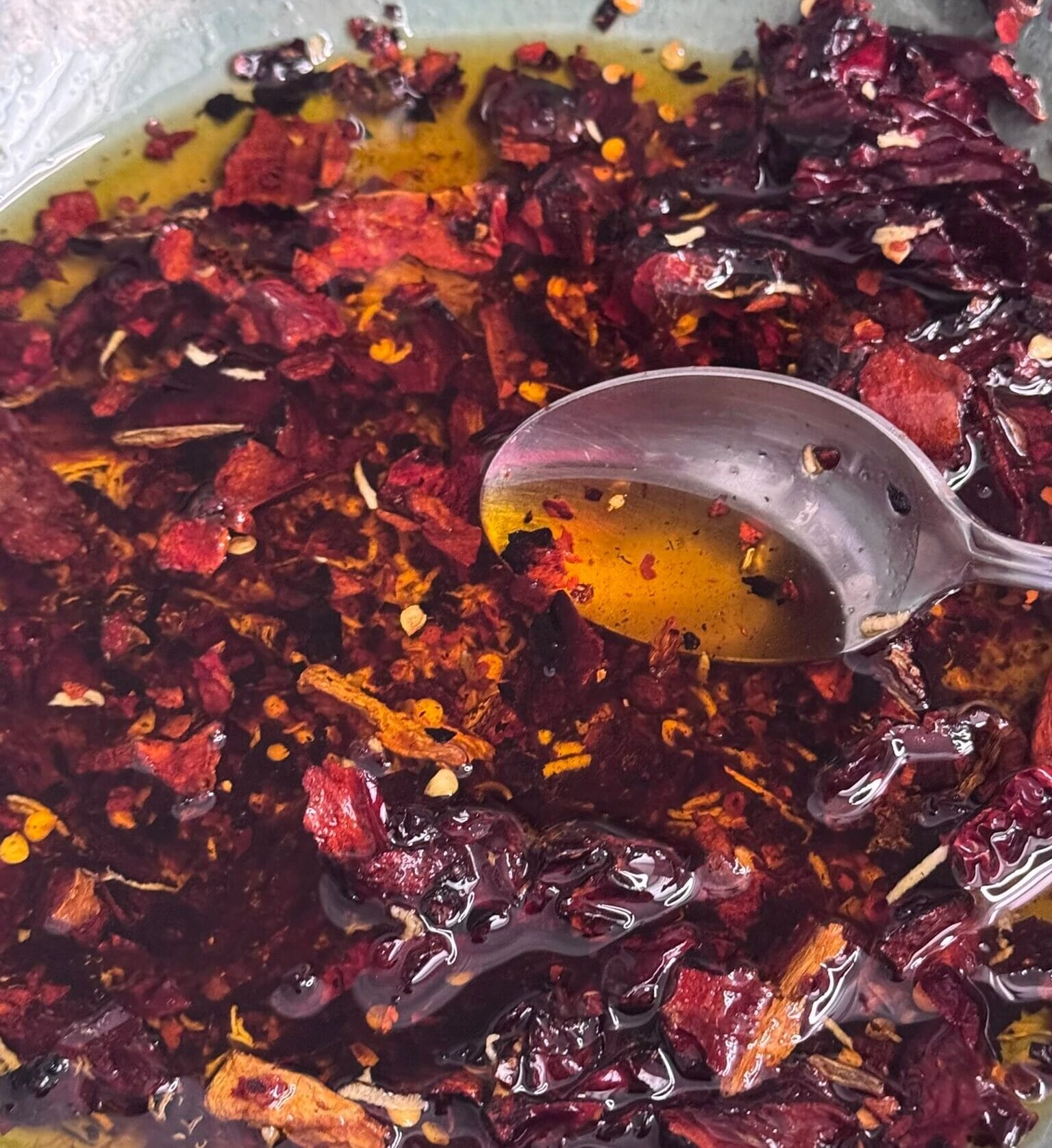 IMG_7646 mix oil and peppers in a plate