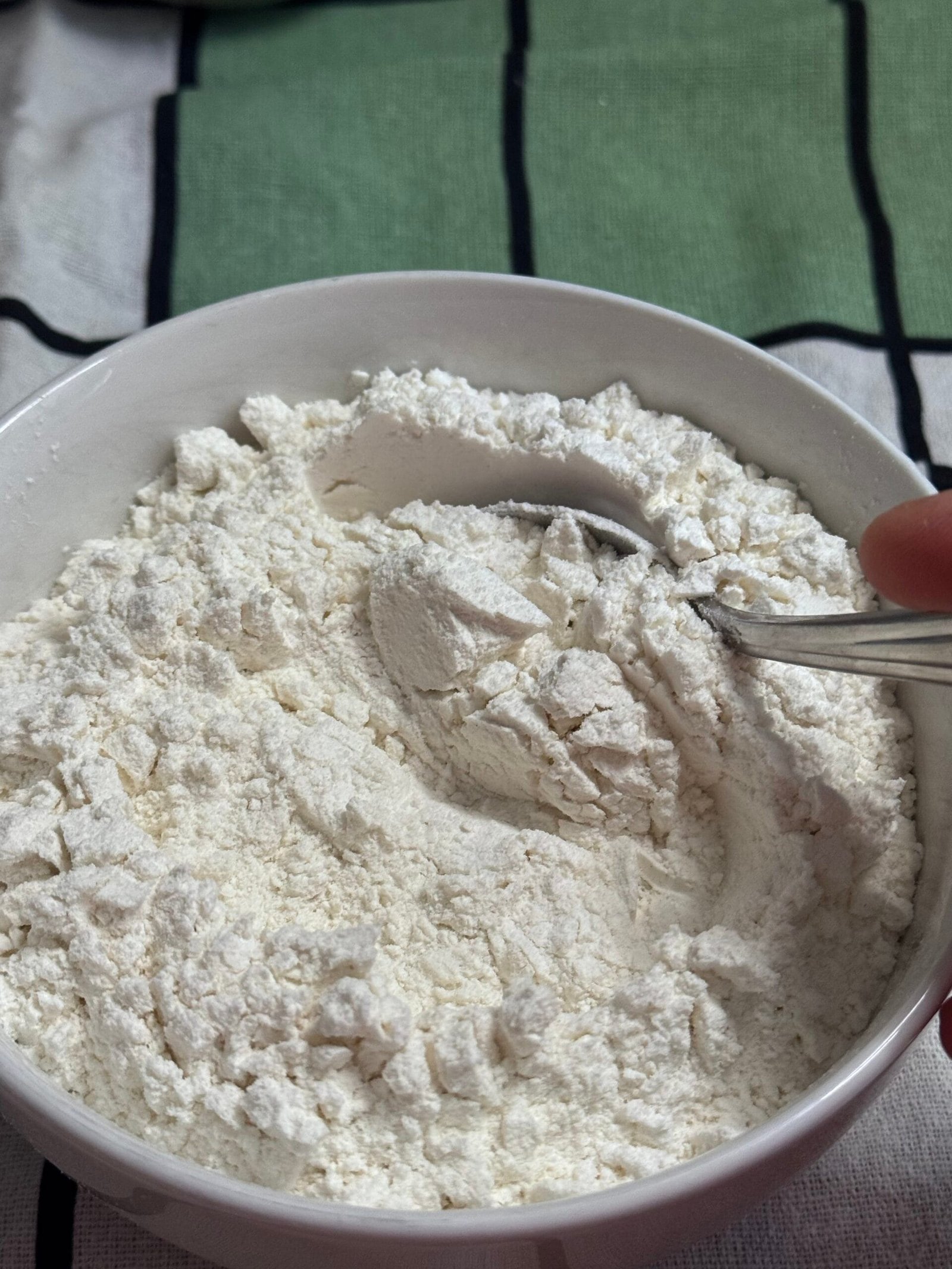 IMG_8497 (1) mix dry ingredients in a bowl