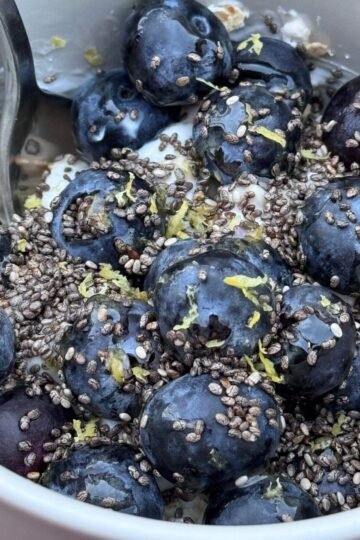 overnight oats with blueberries