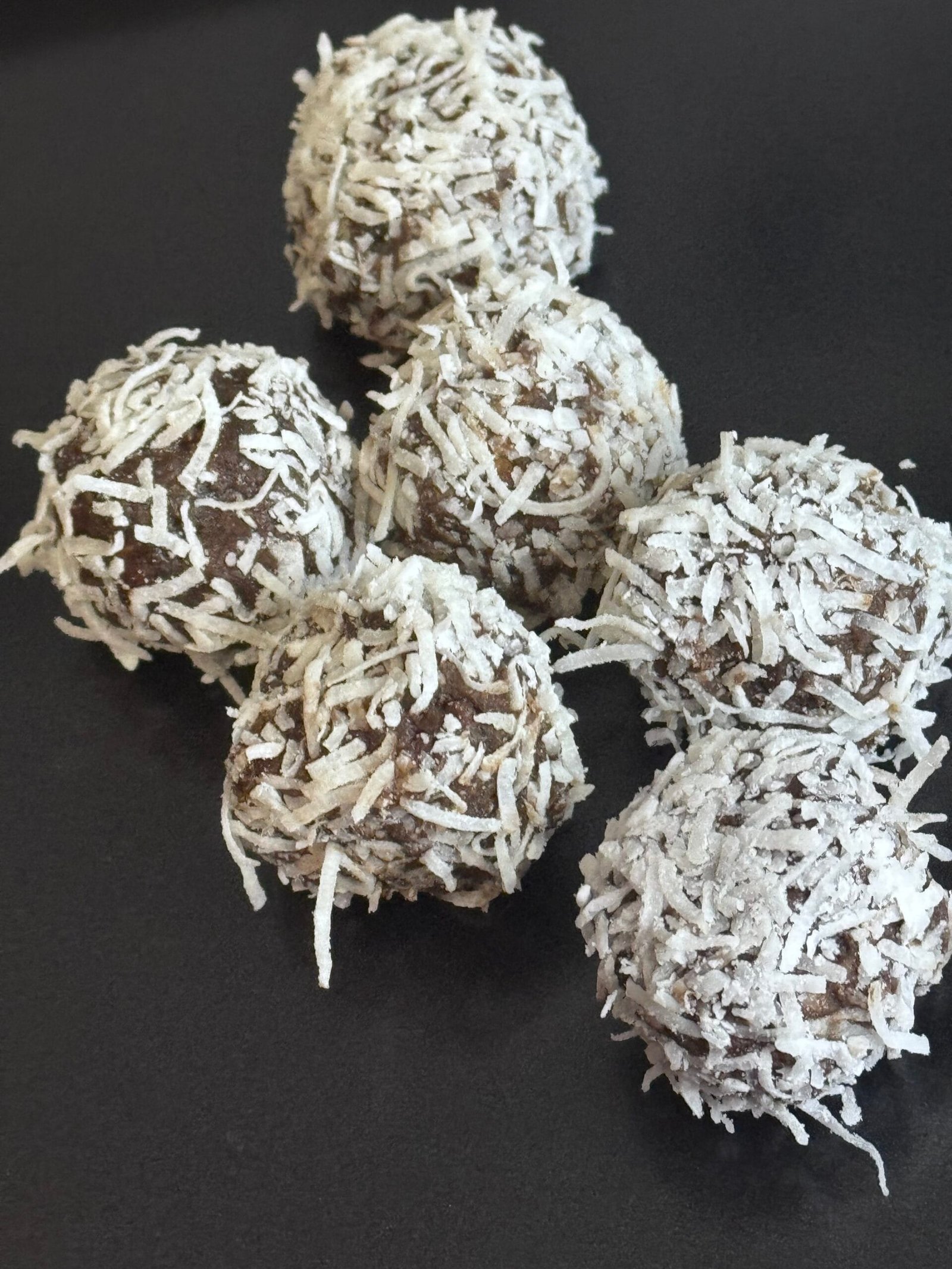 IMG_9118 chocolate truffles with coconut flakes