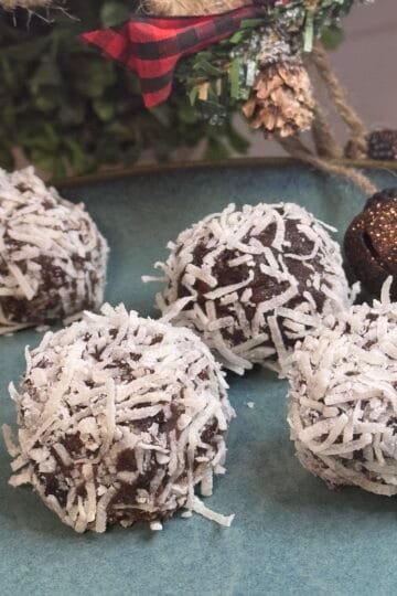 Kalhua chocolate truffles with dates