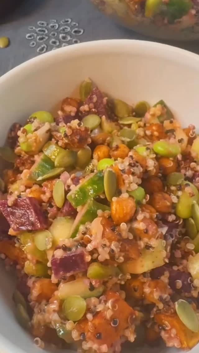 Need a healthy lunch? This vegan Buddha bowl is loaded with fresh ingredients, hearty grains, and a creamy peanut sauce for a delicious, easy meal.

Comment “BUDDHA” for recipe 👇 or check link in bio @chickinapron 

#easycooking #affiliatelink #buddhabowl