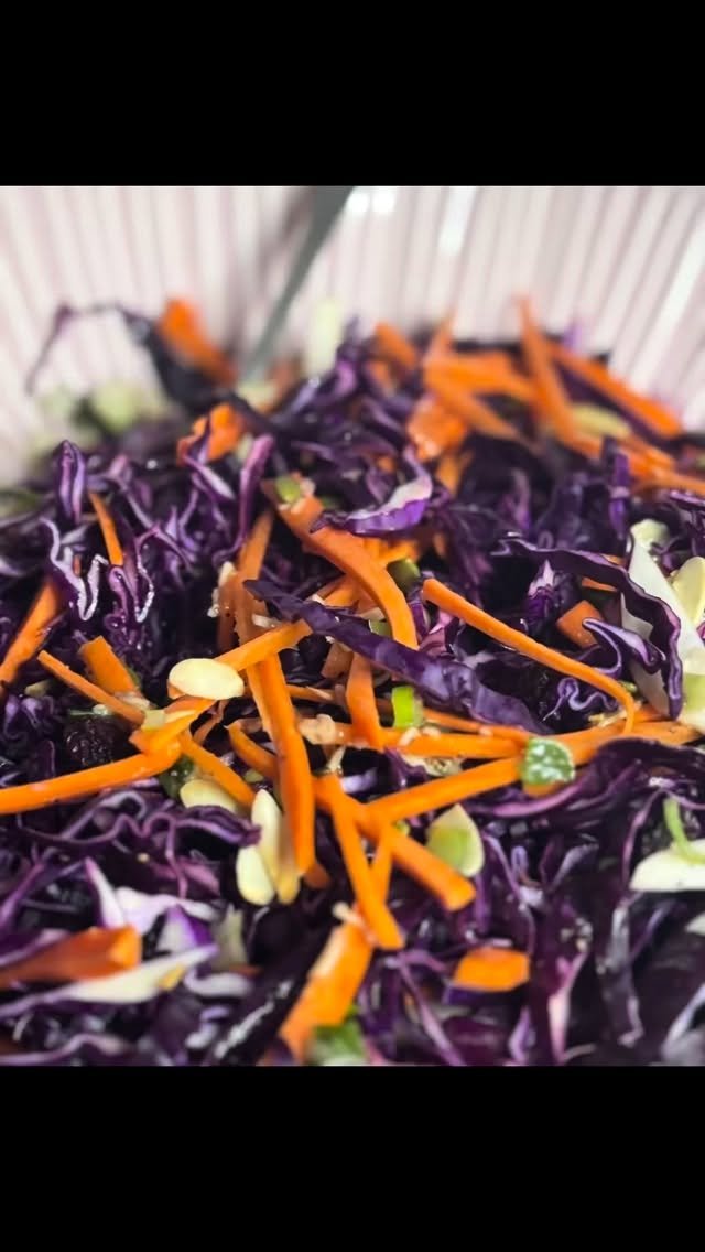 This red cabbage and carrots salad is crunchy, colourful, and easy to make. A healthy red cabbage salad recipe with seeds and simple vinaigrette 👇

Comment “RED” for recipe

#easycooking #redslaw #freshsalad #affiliatelink