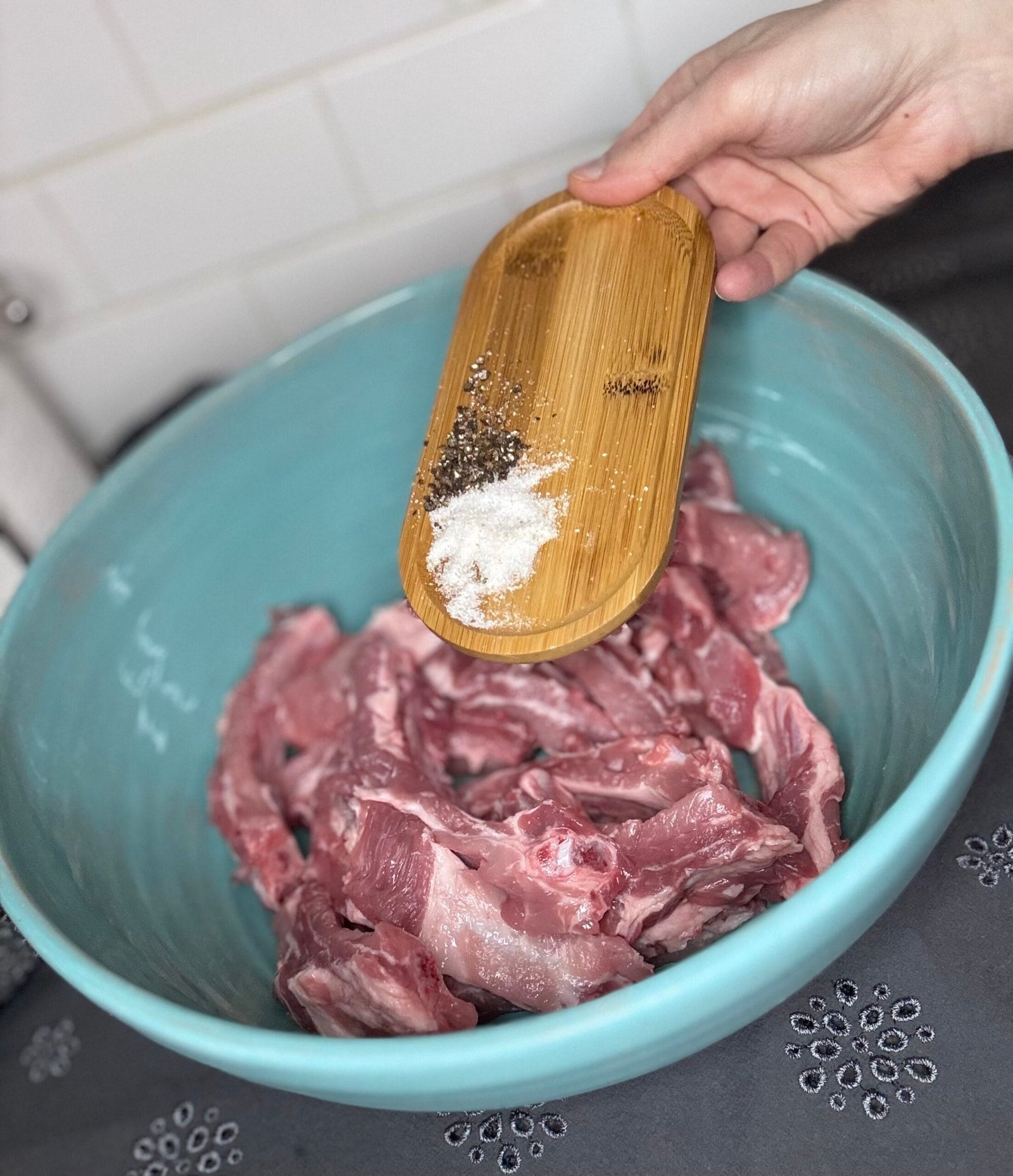 IMG_0934 season the ribs