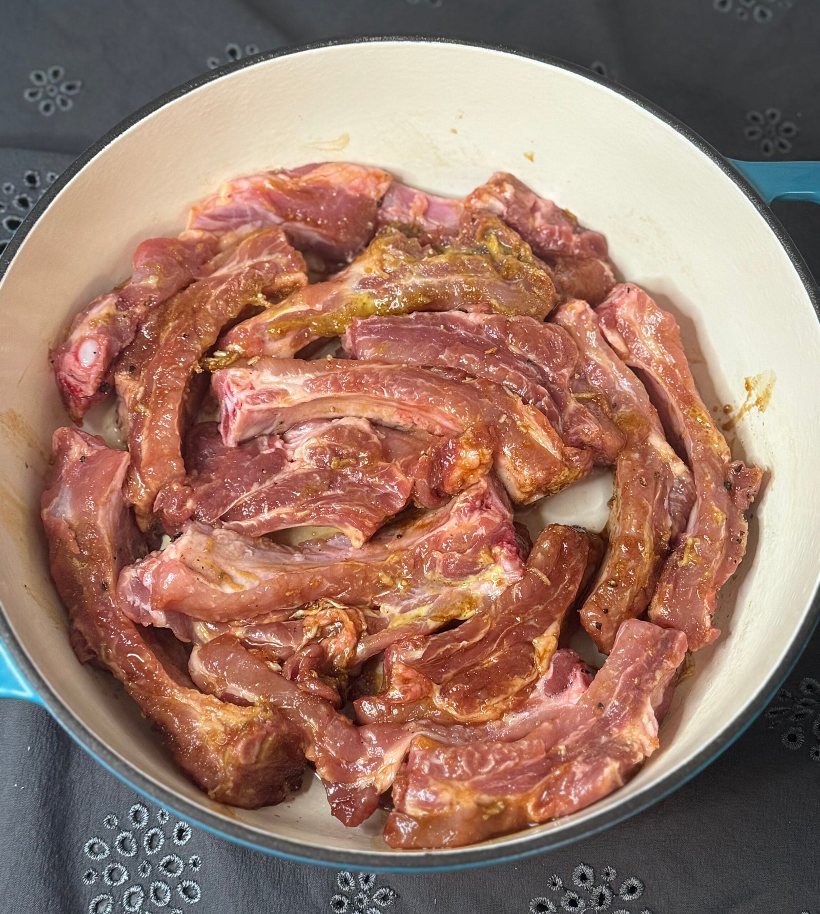 IMG_0946 transfer the ribs in dutch oven