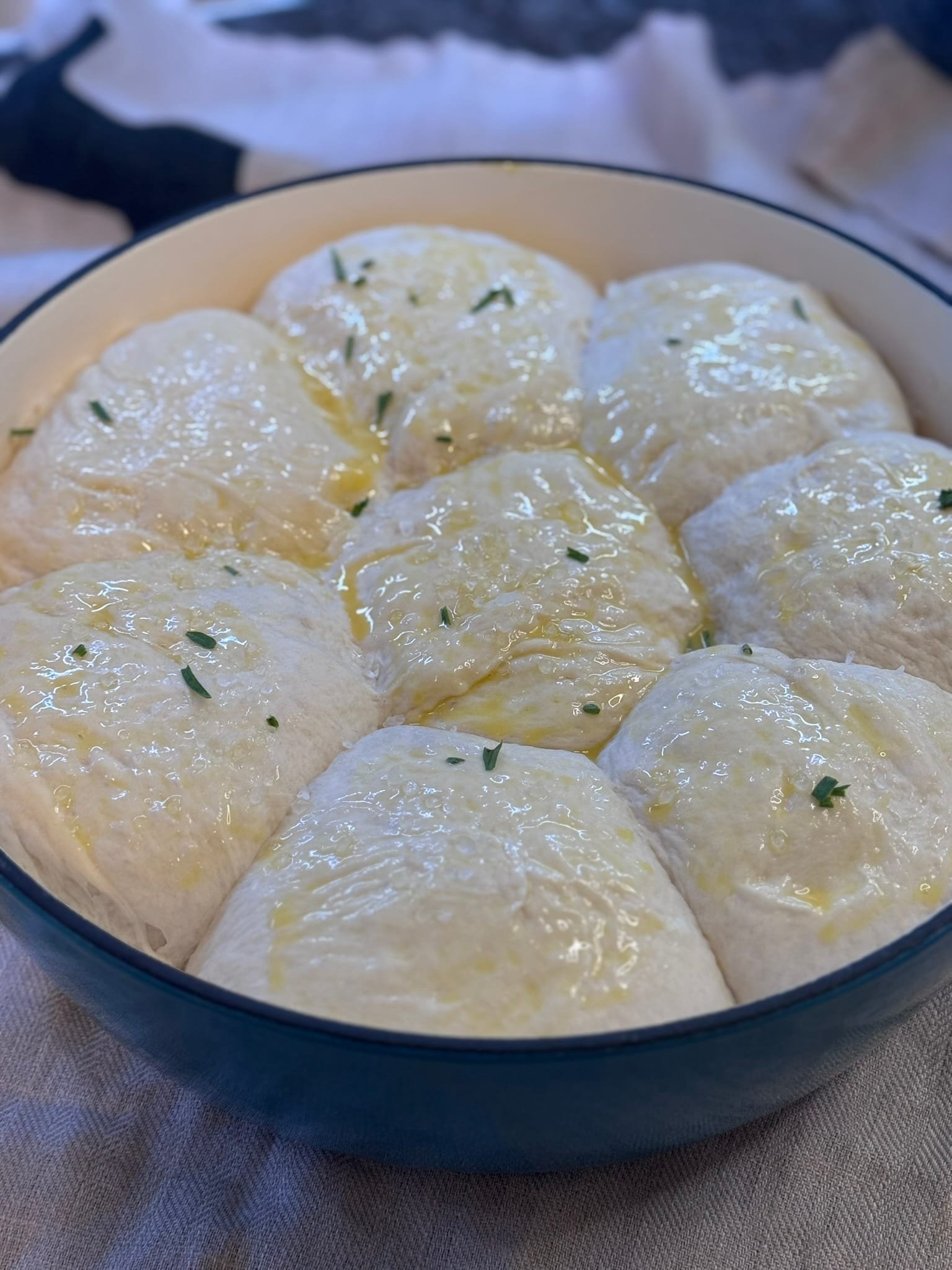 finish finish the rolls and add toppings