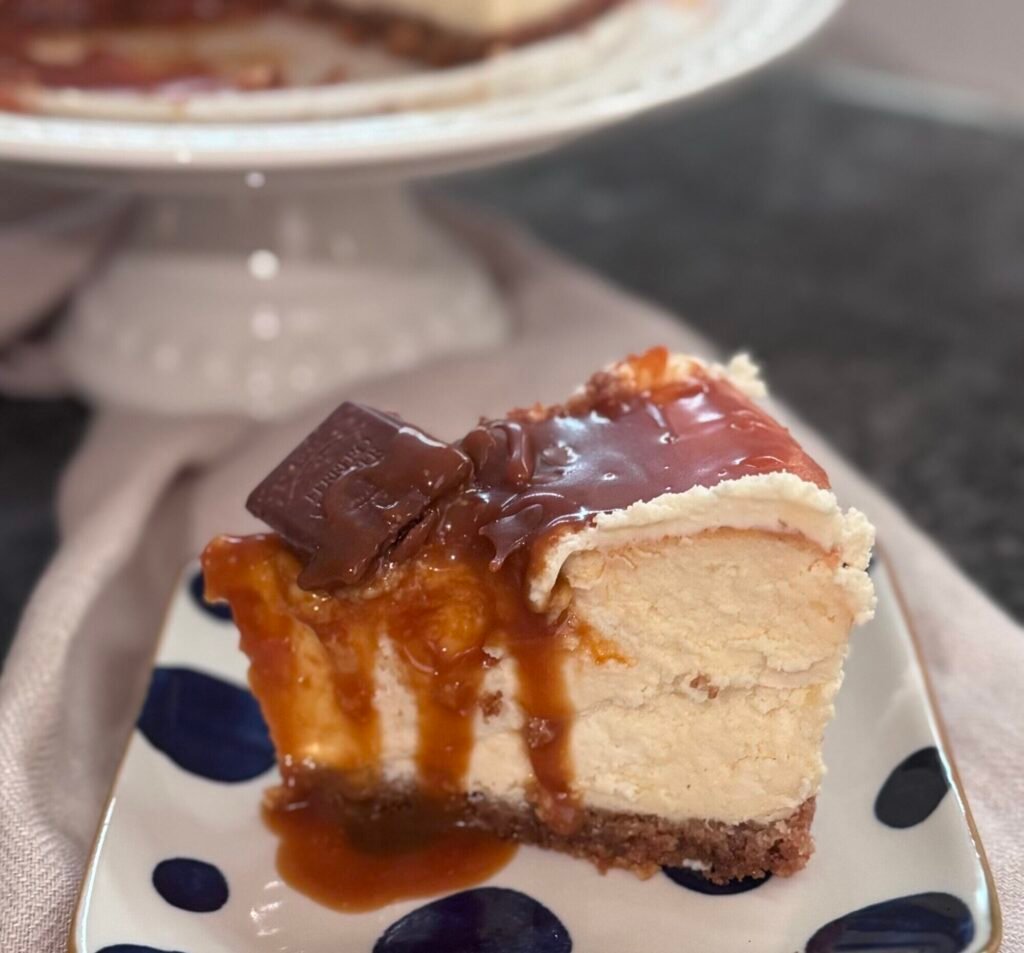 sliced cheesecake