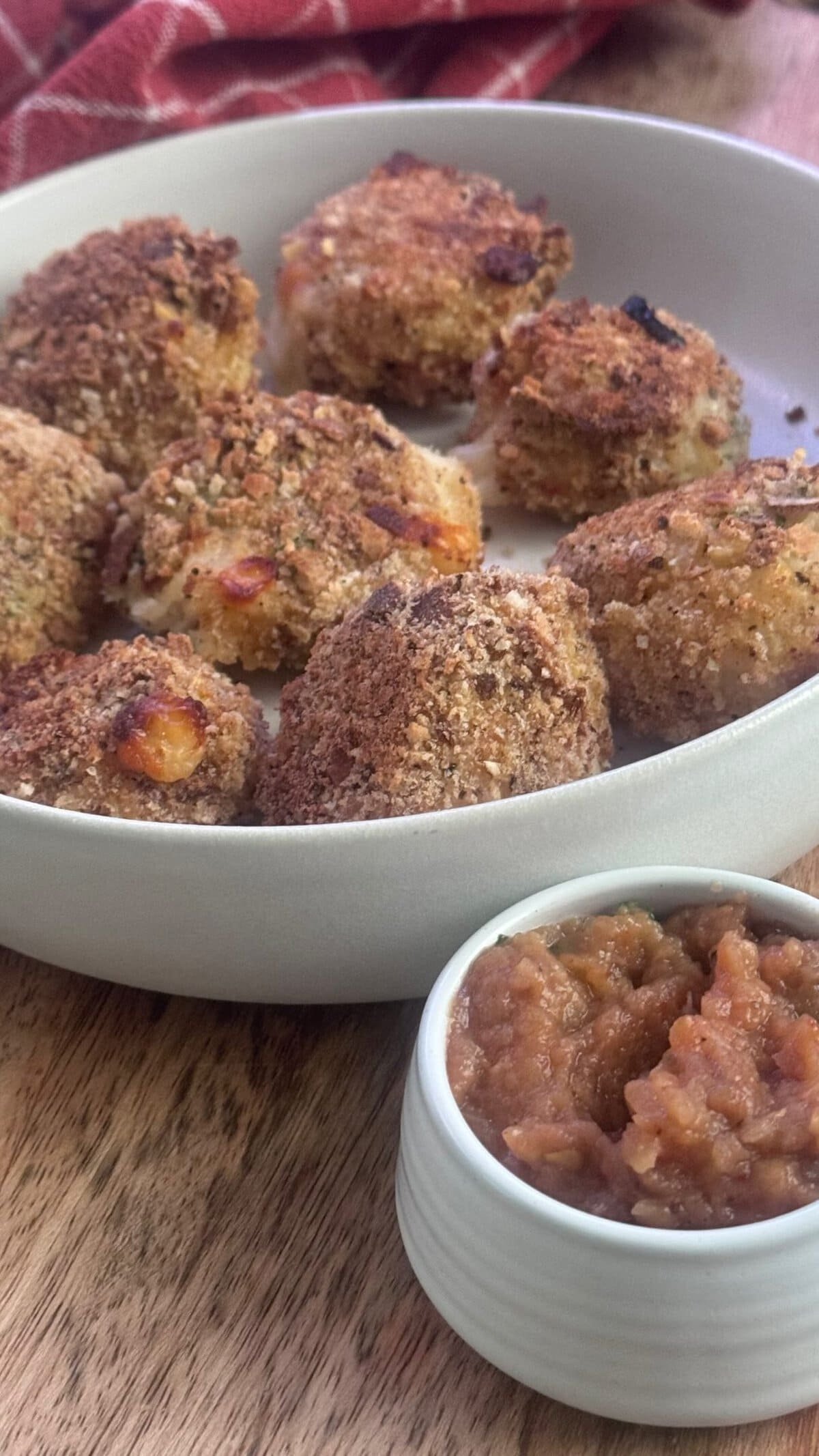 Crispy baked arancini made with leftover rice. These easy rice balls are cheesy, golden, and ready in 30 minutes. Best leftover rice recipe ever.

Comment “ARANCINI” 

#riceballs #arancini