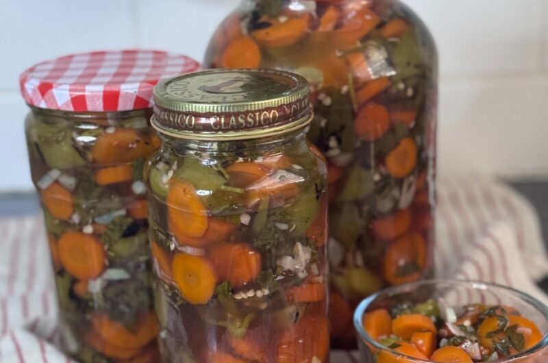 Spicy Pickled Carrots Salad