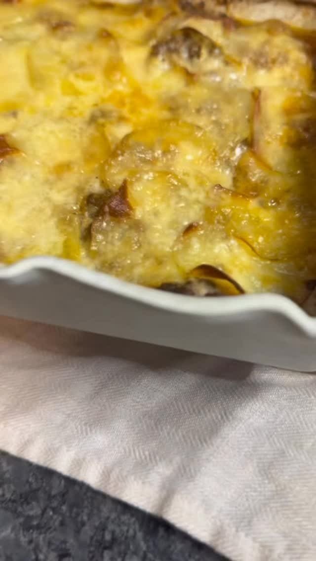 Moussaka!!!

This is one of those meals that looks impressive, tastes even better, and quietly fits into a busy schedule. 

Perfect when you want something different without making your evening harder.

Try this moussaka recipe, you won’t regret it 😉

Comment “MOUSSAKA” and I will send the recipe over👇

#easycooking #affiliatelink #kitchentips #moussaka