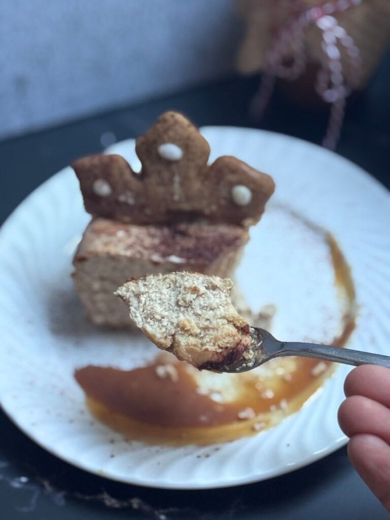 gingerbread cheesecake slice