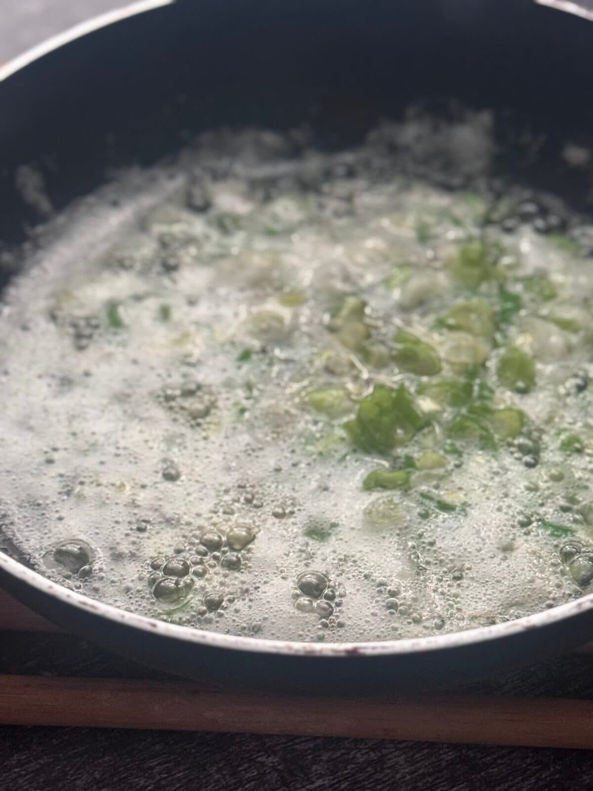 green onions in sauce add green onions tos auce