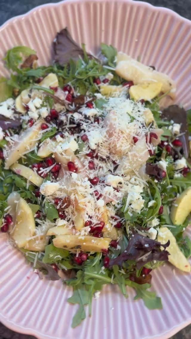 This healthy green salad with apples is probably one of the easiest recipes you’ll find here. 

With just a bit of prep ahead, you can have it ready in less than five minutes. And yes, it is that easy.

A simple, healthy green salad with roasted apples that is fresh, flavourful, and a perfect addition to your dinner table

Comment “APPLE SALAD” for recipe 👇

#easycooking #kitchentips #affiliatelink #applesalad