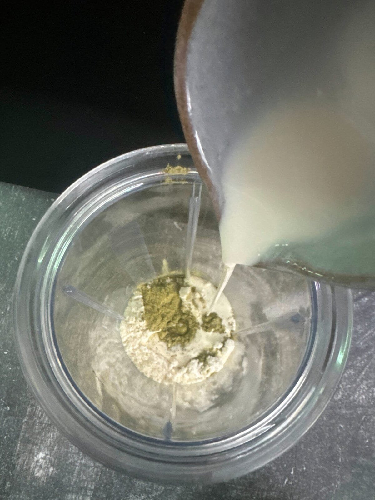 add whipping cream pour whipping cream