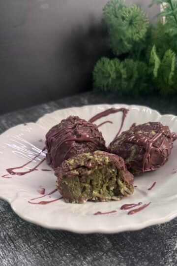 No-Bake Protein Balls with Matcha and Coconut