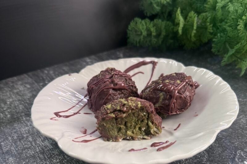 No-Bake Protein Balls with Matcha and Coconut