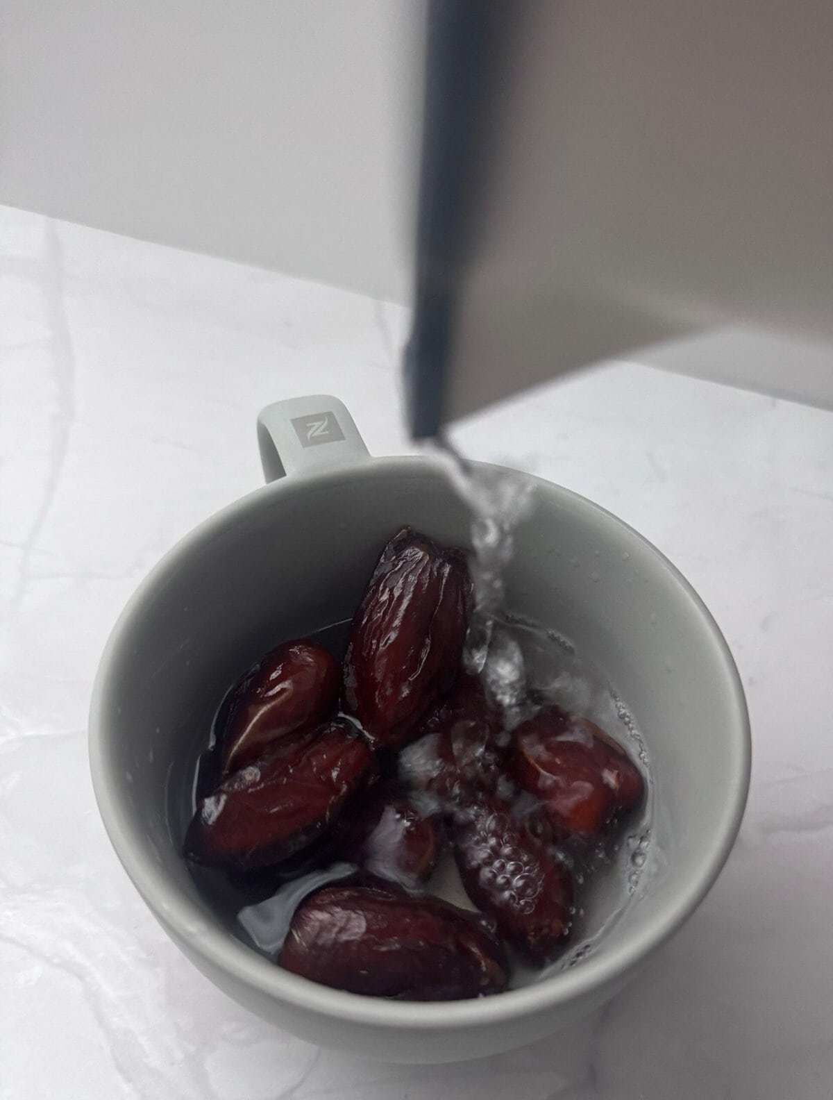 soak the dates soak dates in hot water