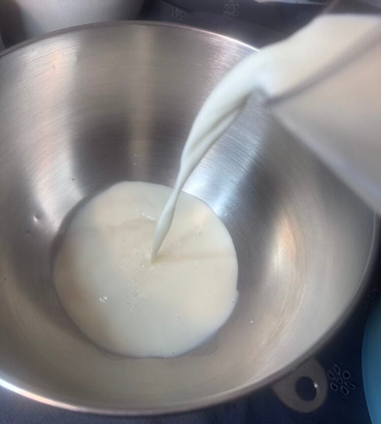 milk pour milk