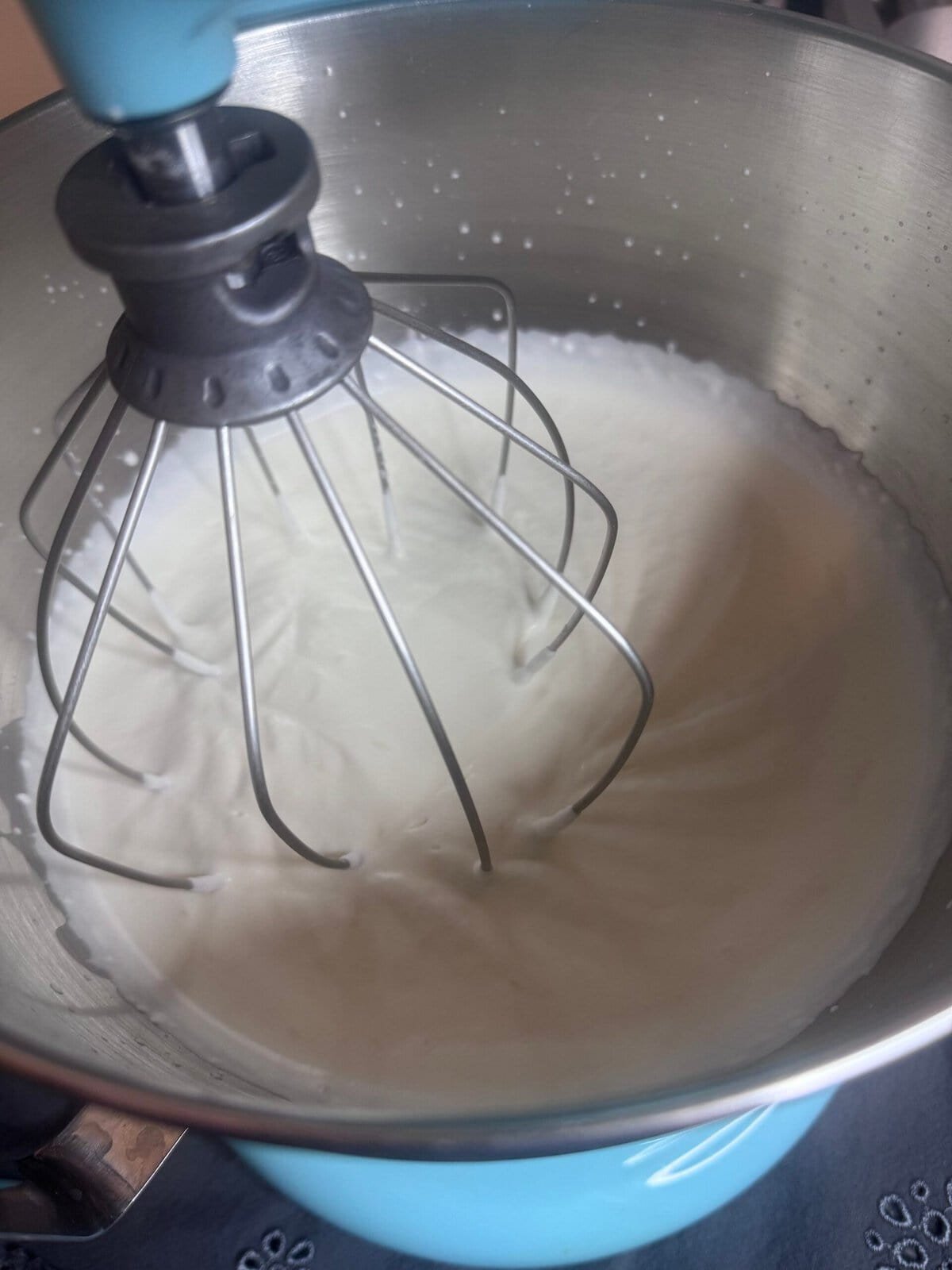 mix the cream mix the cream