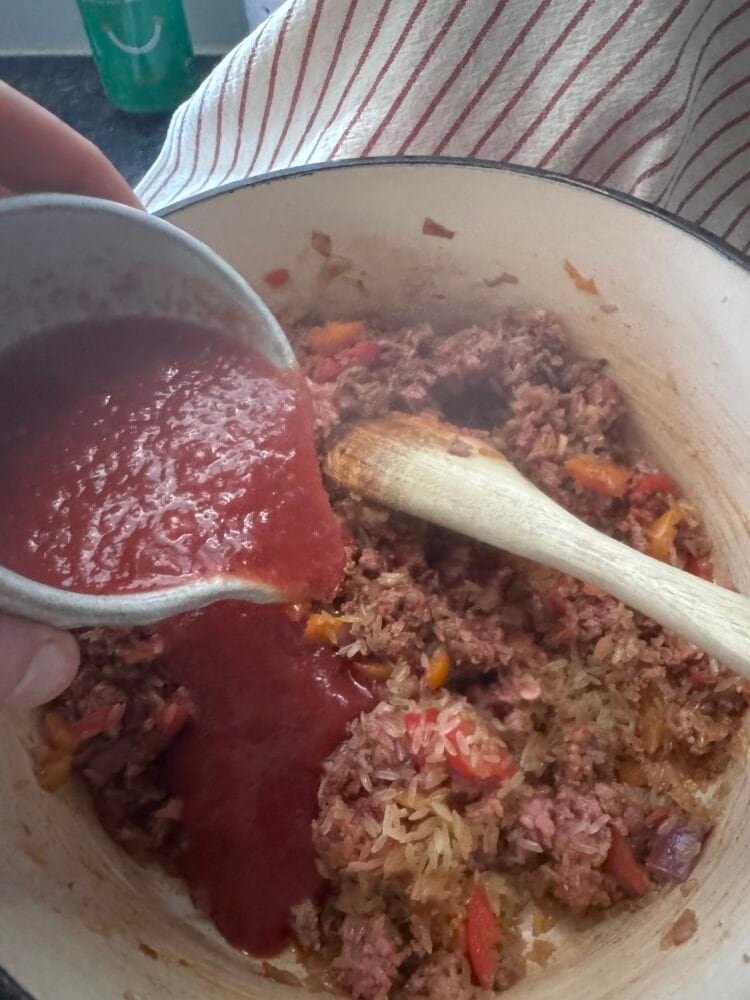 add tomato sauce add tomato sauce