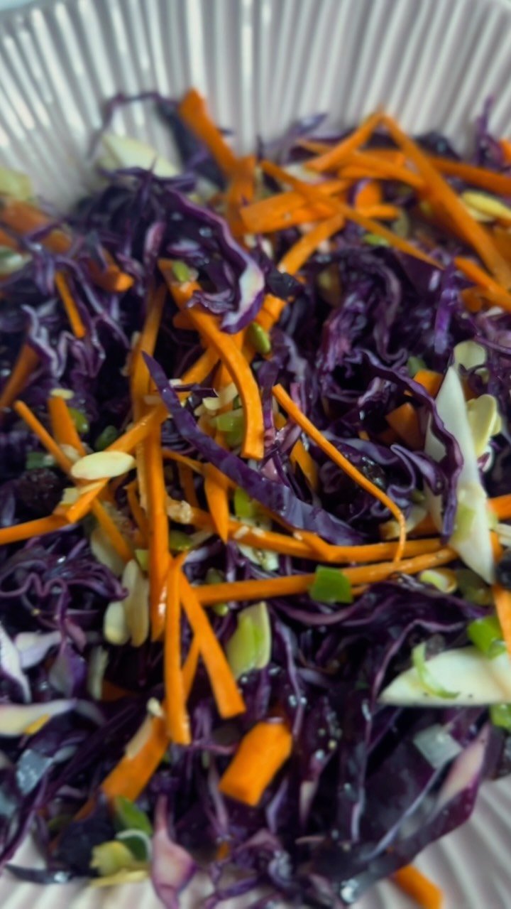 This red cabbage and carrots salad is crunchy, colourful, and easy to make. 

Try this healthy red cabbage salad recipe with seeds and simple vinaigrette.

Comment “RED” and I will send you details 👇

#slaw #cabbagesalad #easycooking #affiliatelink