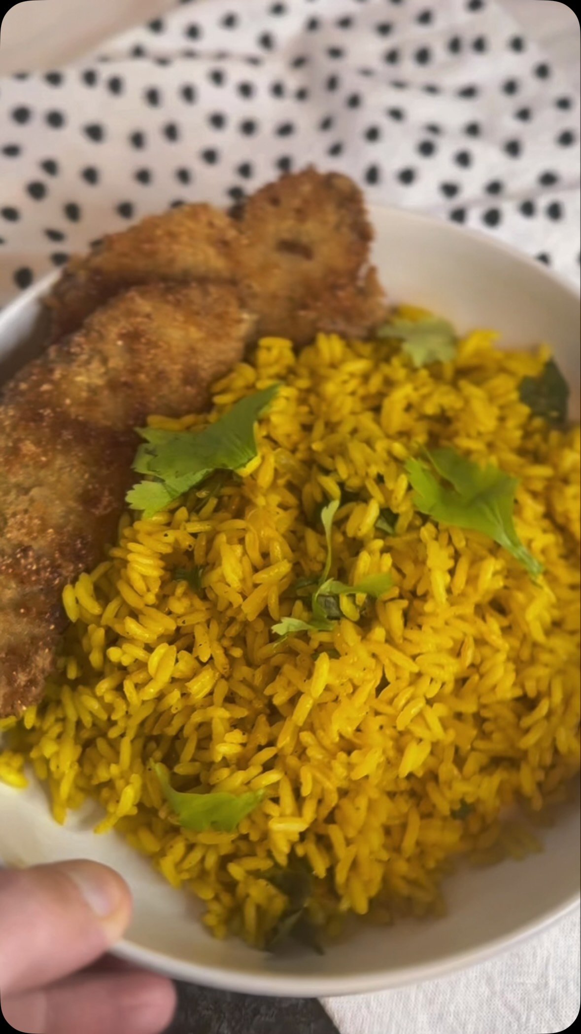 This yellow turmeric rice is a pure joy! Its sunny vibrant yellow colour will easily lift your mood. What I love the most is how easily it pairs with almost anything to complete a meal. The fact that it is incredibly simple to make, quick and easy, will turn it into that recipe you’ll want to keep handy for those days when you are short on time, energy, or inspiration.

comment “YELLOW” for a recipe 👇

#easycooking #turmericrice #kitchentips #affiliatelink