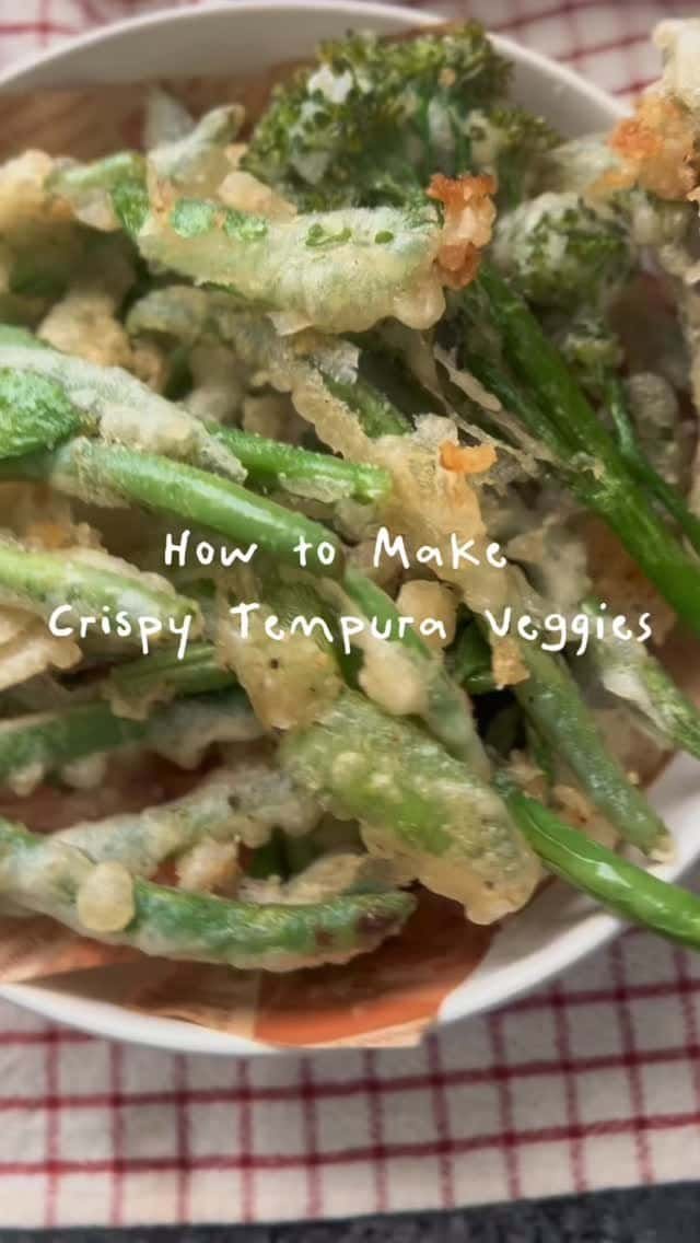 Crispy tempura vegetables - Learn how to make the perfect light tempura batter for veggies everyone will love.

#tempura #vegetarianfood #japanesefood #affiliatelink #easycooking