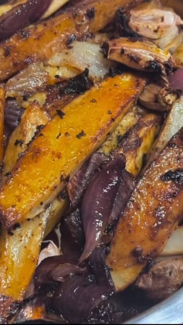 The all-seasoned potato wedges are the perfect side dish, loaded with so much flavor and easy to make, ideal for the next dinner you make. 

Comment “WEDGES” for recipe 🙌

#potatowedges #potatorecipes #easycooking