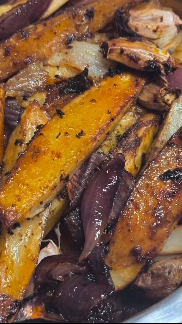 The all-seasoned potato wedges are the perfect side dish, loaded with so much flavor and easy to make, ideal for the next dinner you make. 

Comment “WEDGES” for recipe 🙌

#potatowedges #potatorecipes #easycooking