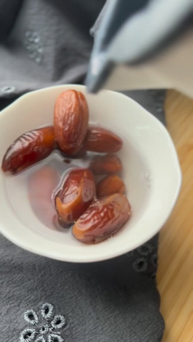 These healthy no-bake energy bites are often my choice of healthy snack when I need something quick, filling and delicious. They are easy, rich with protein, fiber, and healthy fats. Absolutely amazing protein power balls – totally flexible depending on what’s in your pantry.

Try my easy recipe, I think you’re going to love it.

Comment “POWER BALL”

#easycooking #proteinballs #proteinbites #powerbites