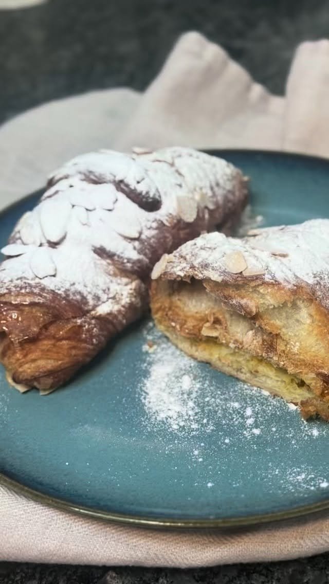 I am deep in pumpkin spice mode right now. It’s fall, the air is crisp, and everything smells like maple and cozy spices. Basically, the perfect time to make pumpkin spice croissants for breakfast.

Make these easy and pumpkin spice croissants with a creamy pumpkin filling wrapped in flaky, buttery croissant. A perfect fall breakfast or brunch treat, and a smart way to use leftover croissants.

Comment “PUMPKIN SPICE” for recipe 👇

#easycooking #pumpkinspice #pumpkinrecipe