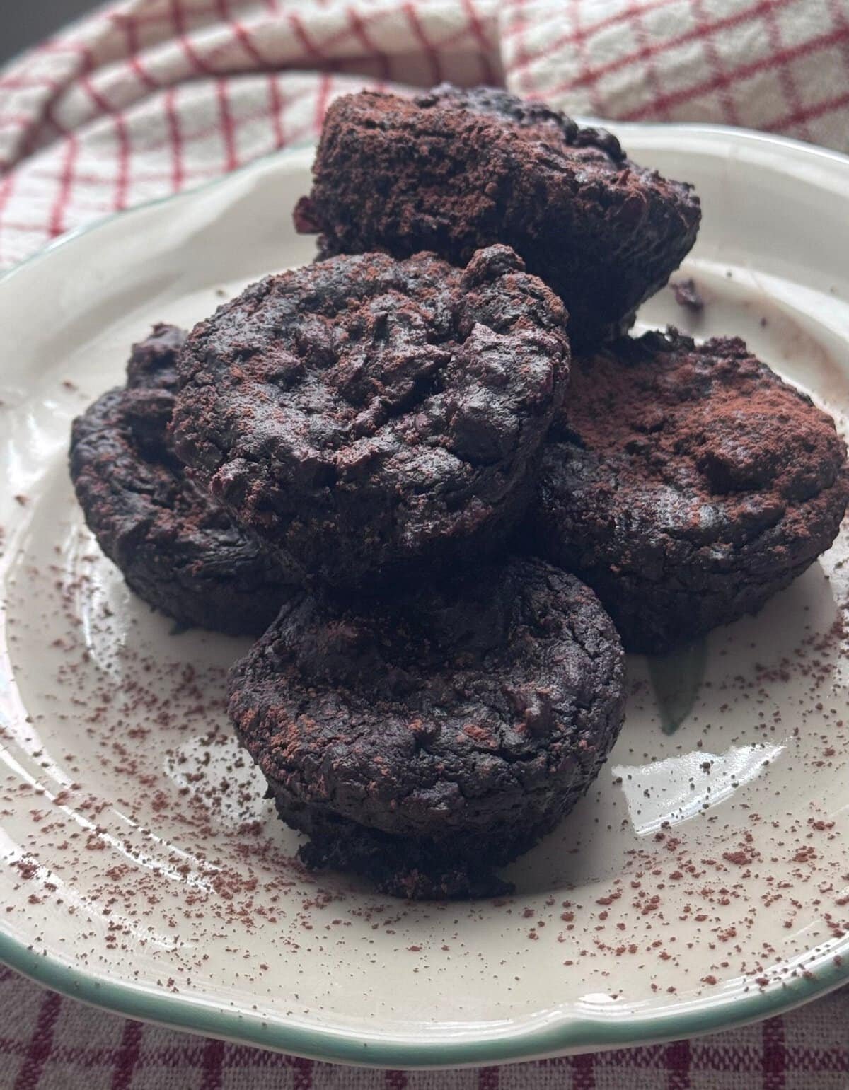 Chocolate Brownies with Dates (Vegan) Chocolate Brownies with Dates (Vegan)